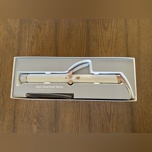 T3 Heat ID 1 1/4” smart curling iron